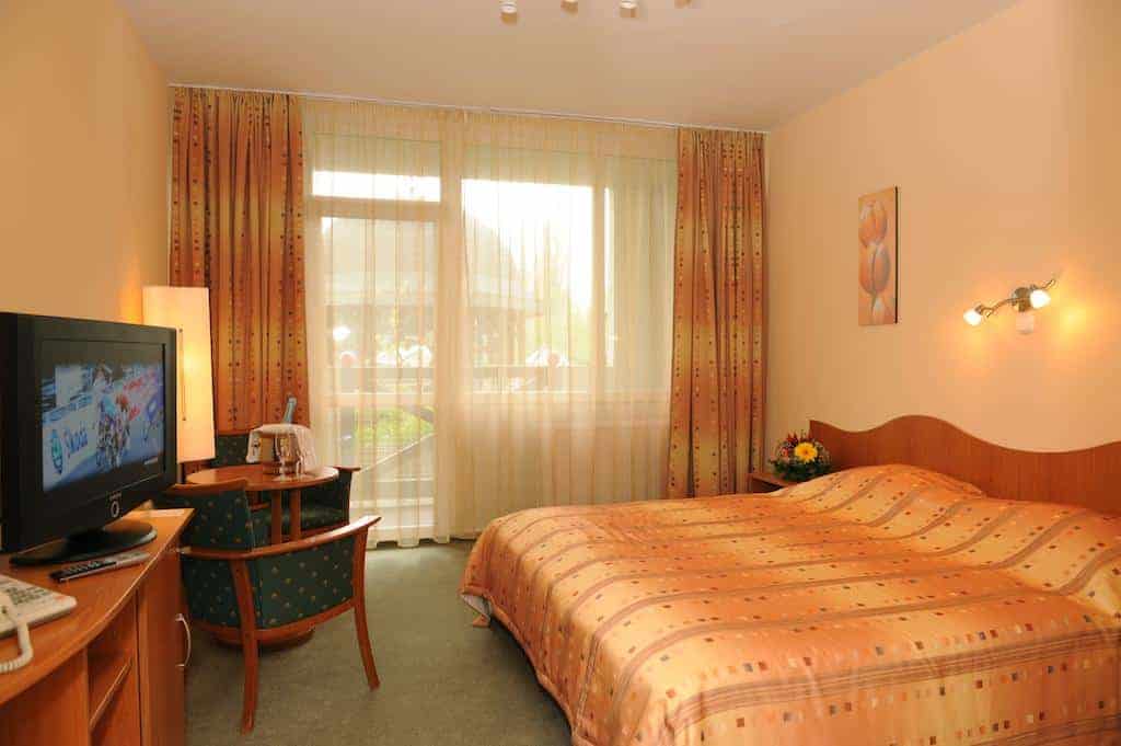 12.Hunguest Hotel Flora-min
