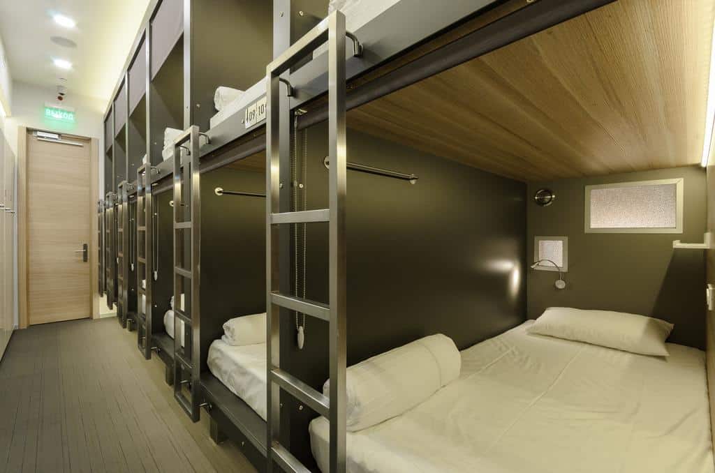 2.capsula hotel-min