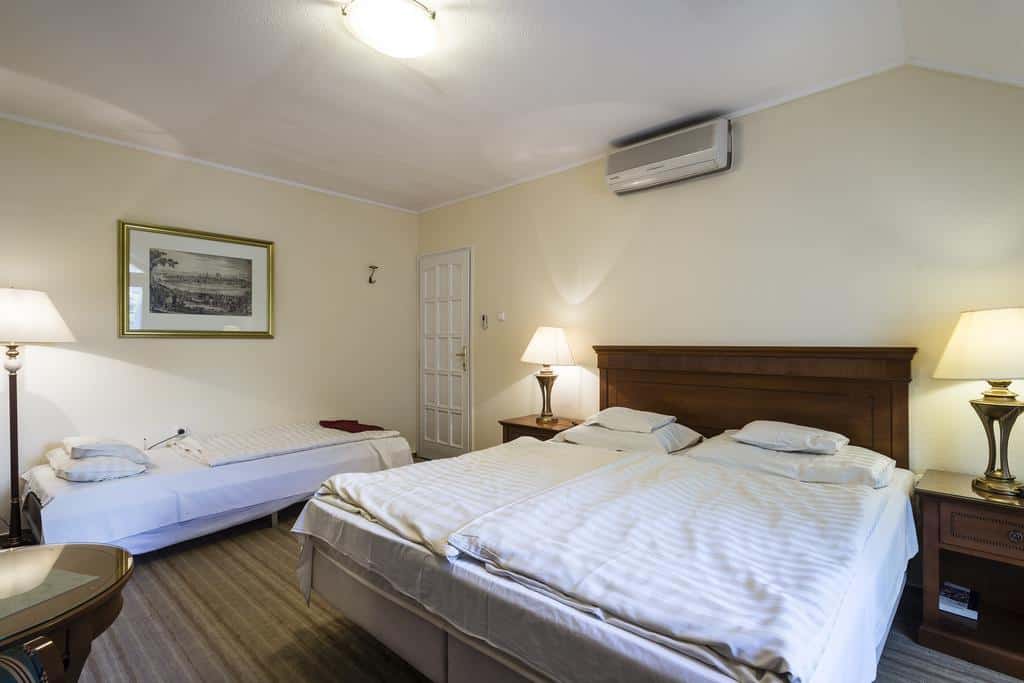 7.Hotel Romantik Eger-min