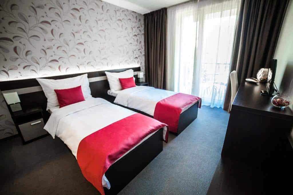 2.Hotel Auris