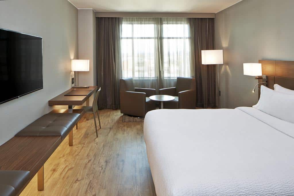 3.AC Hotel by Marriott Portland Downtown