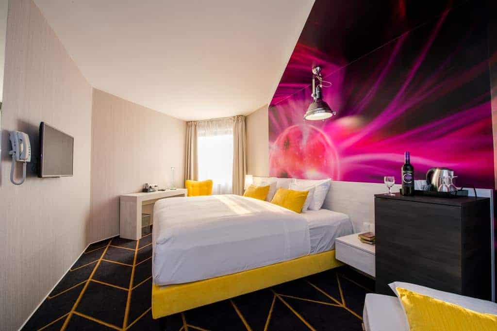 4.Science Hotel