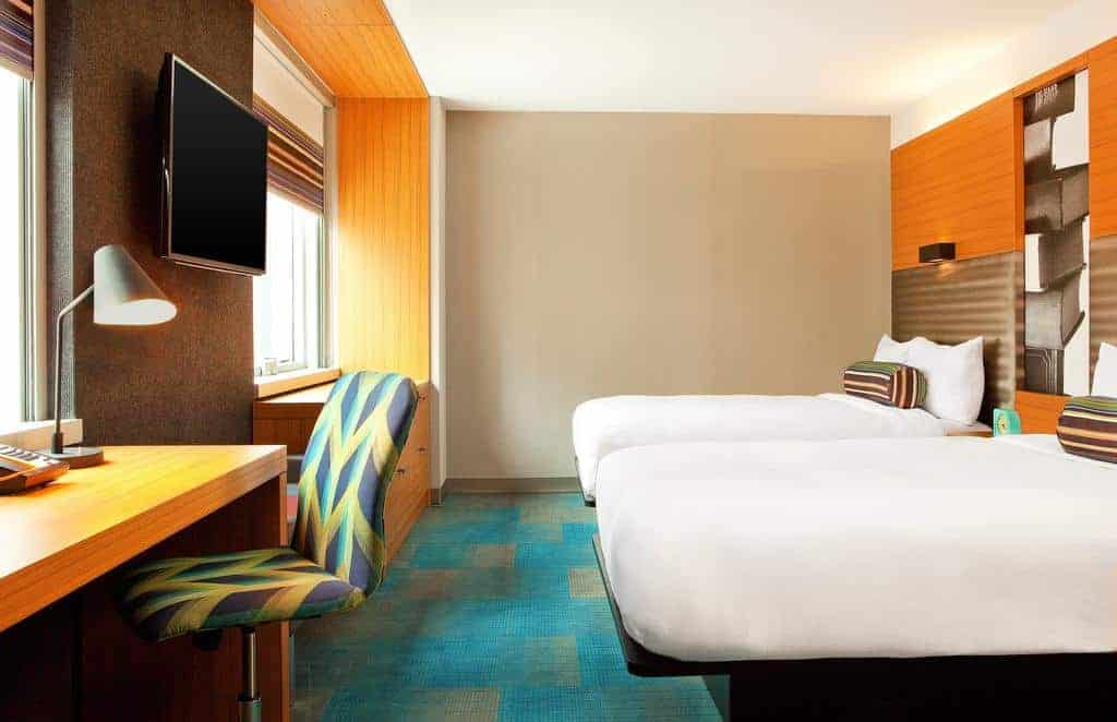 6.Aloft Chicago City Center