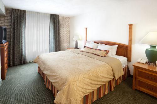 5.Staybridge Suites San Antonio Airport