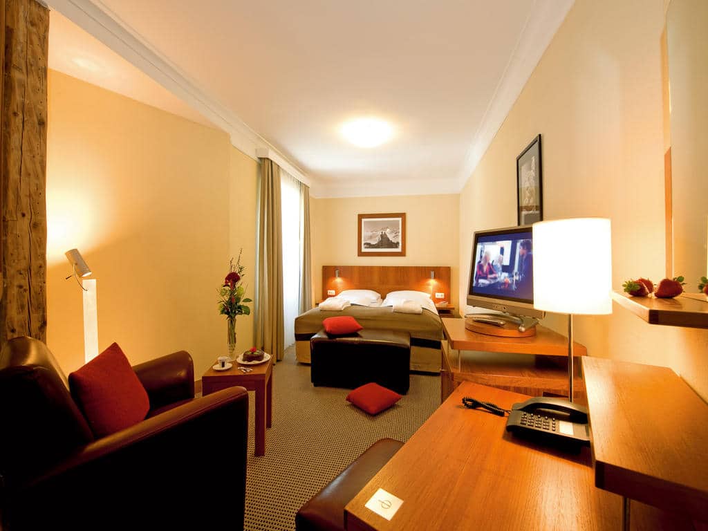 5.فندق Hotel Post