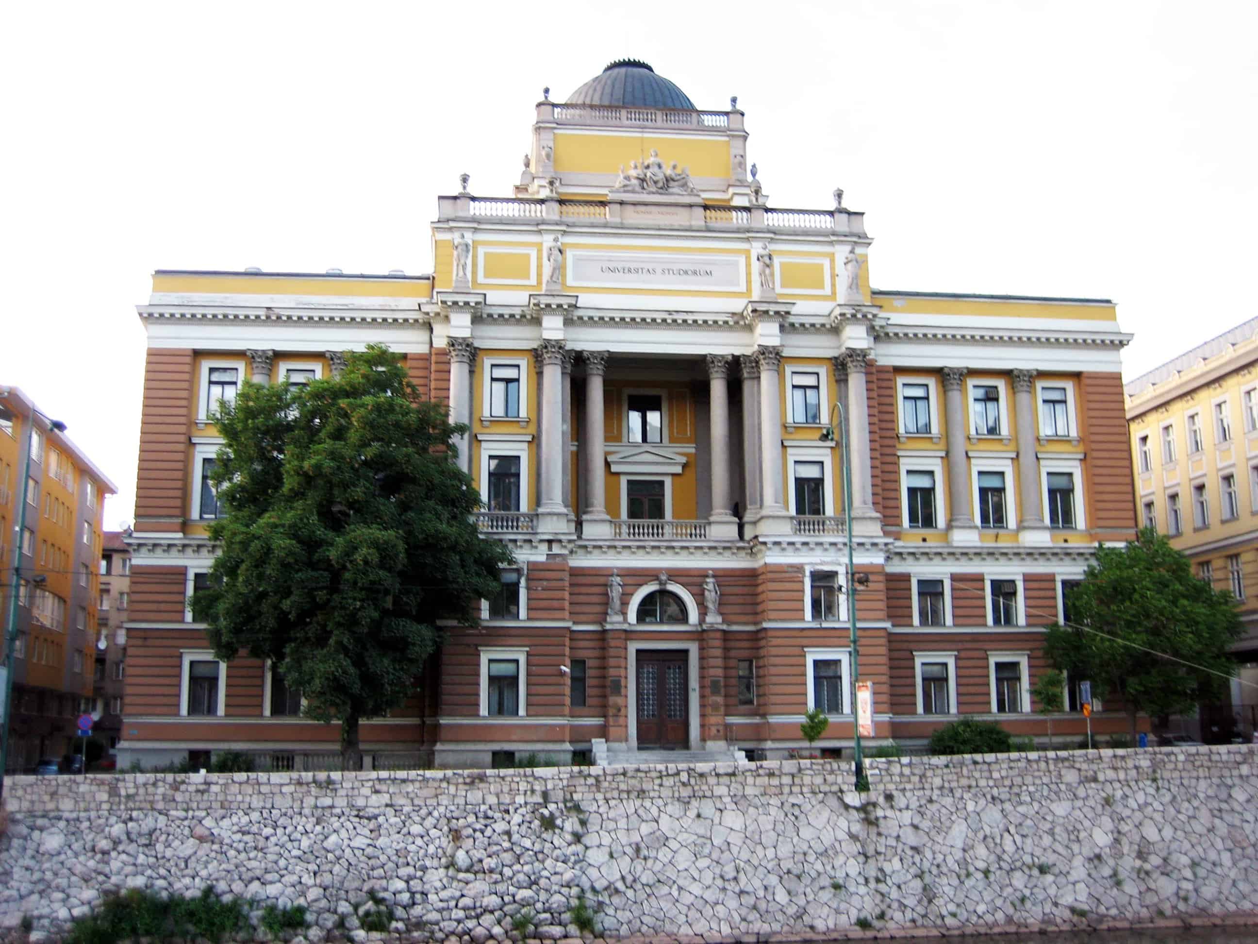 جامعة سراييفو