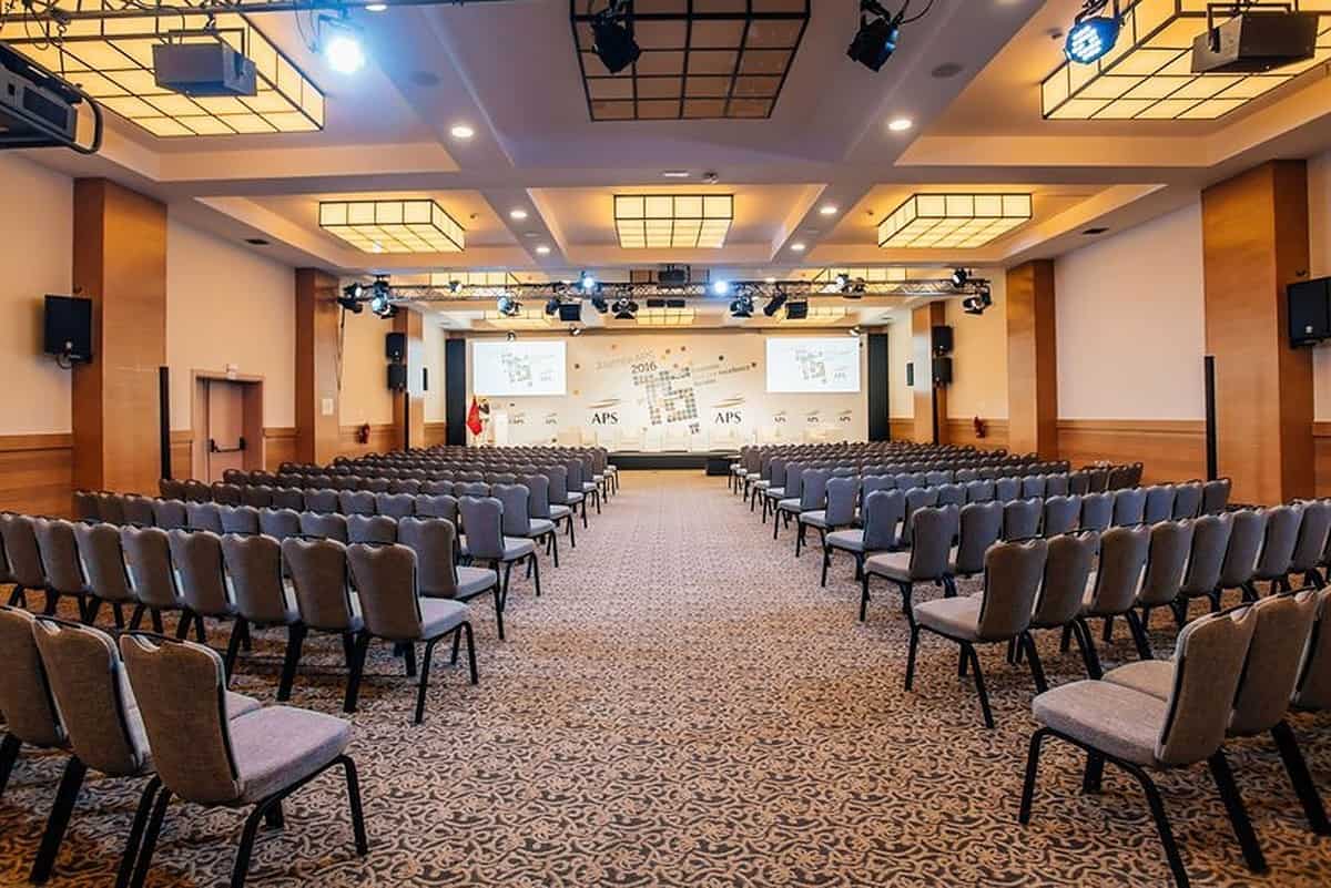 قاعة مؤتمرات بالفندق