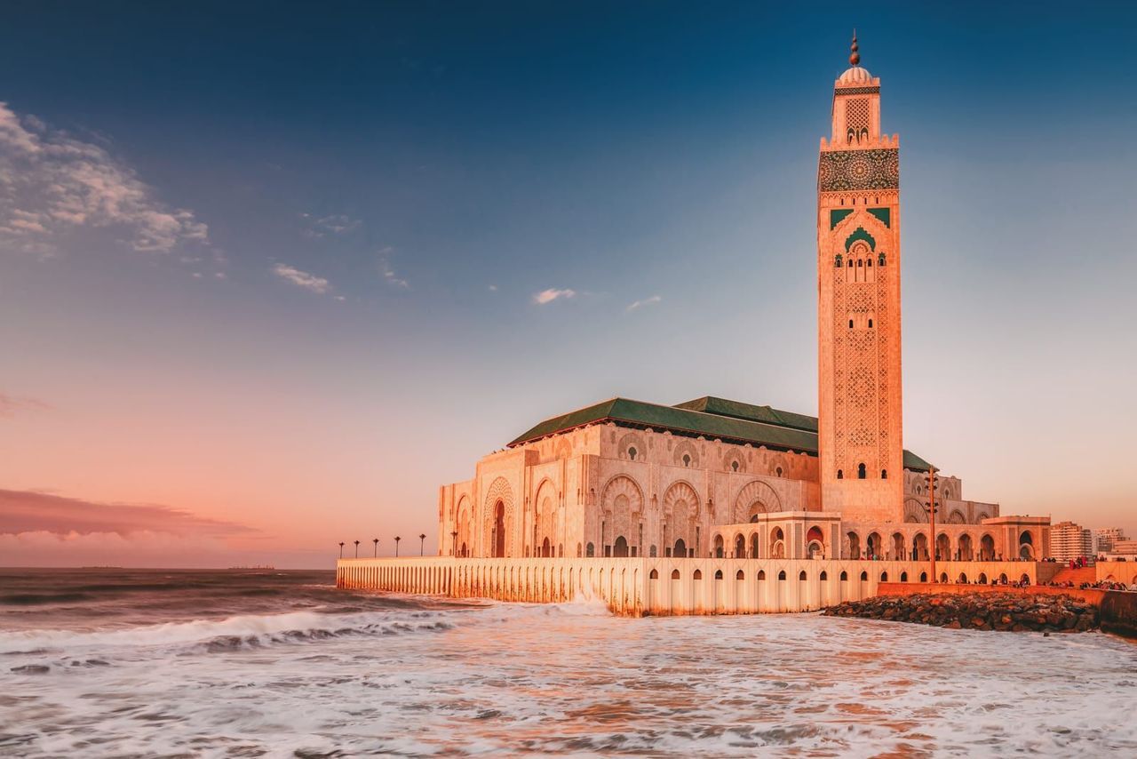 المعالم القريبة من الكورنيش