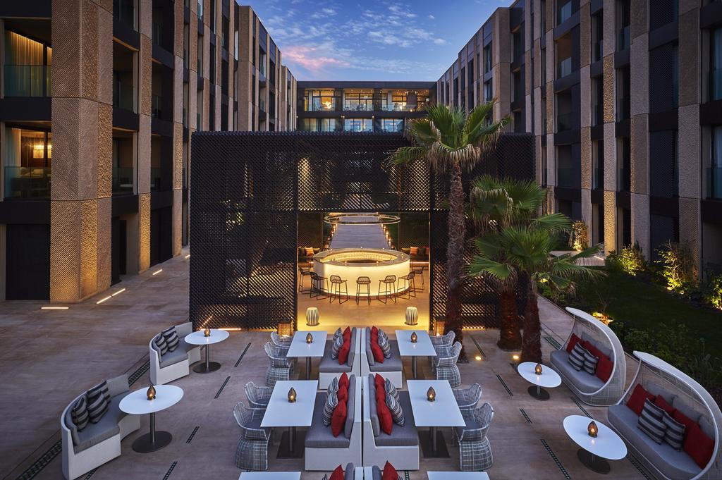 مطعم Latitude 33