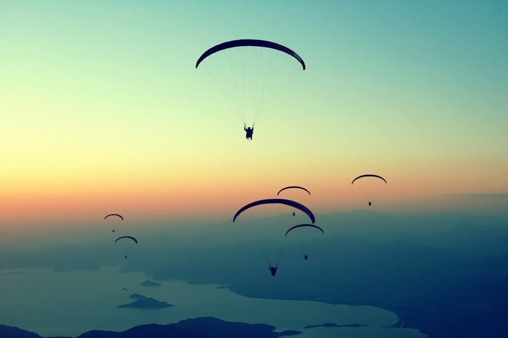 القفز بالبراشوت في سماء اولودنيز