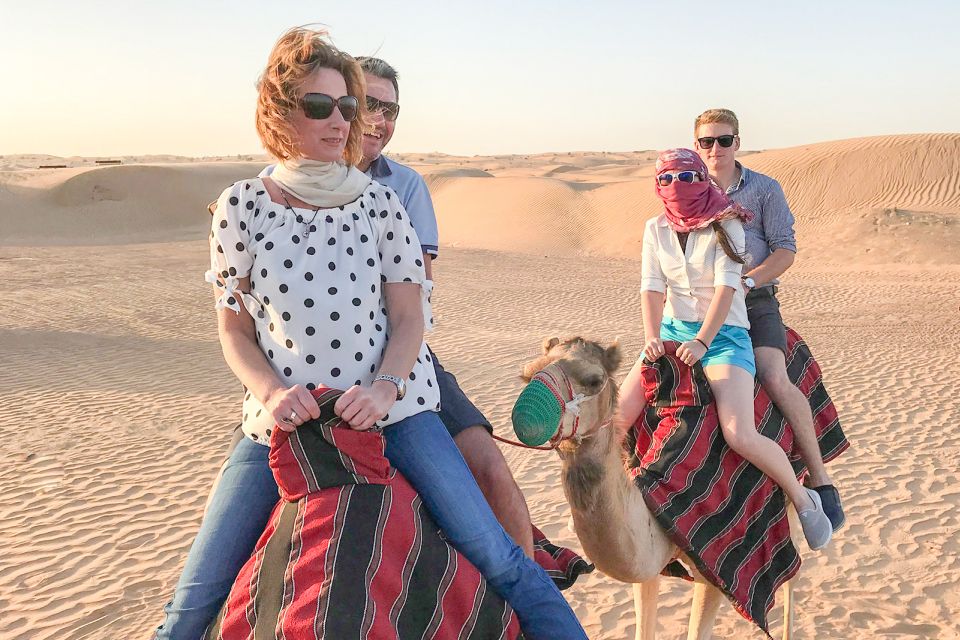 جولة ركوب الجمل في رحلة سفاري 