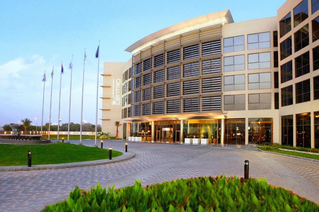 فندق قريب من مطار الشارقة الدولي