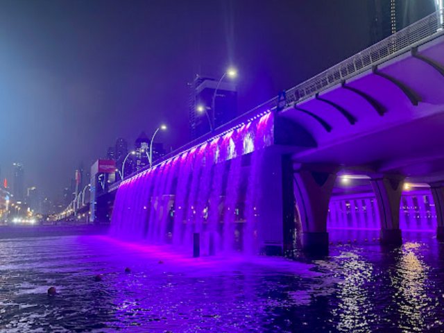 ممشى قناة دبي المائية
