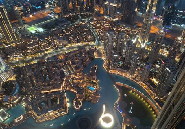 طول برج خليفة بالمتر
