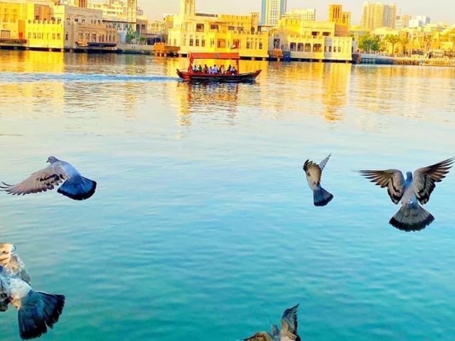 المطاعم العائمة في خور دبي
