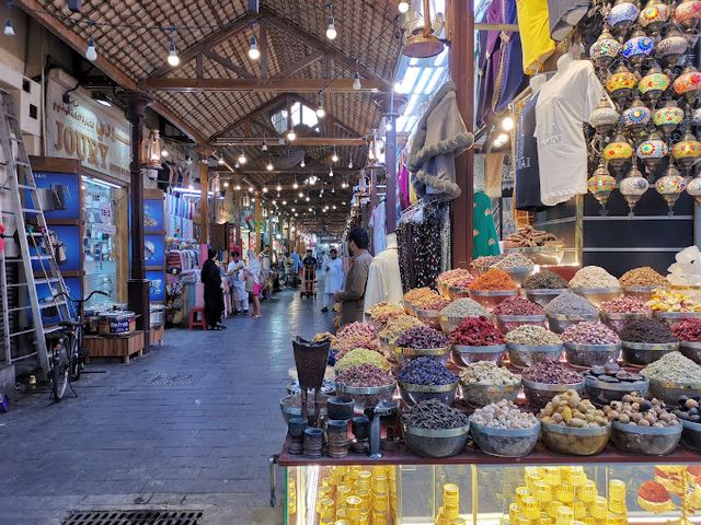 سوق البهارات في دبي
