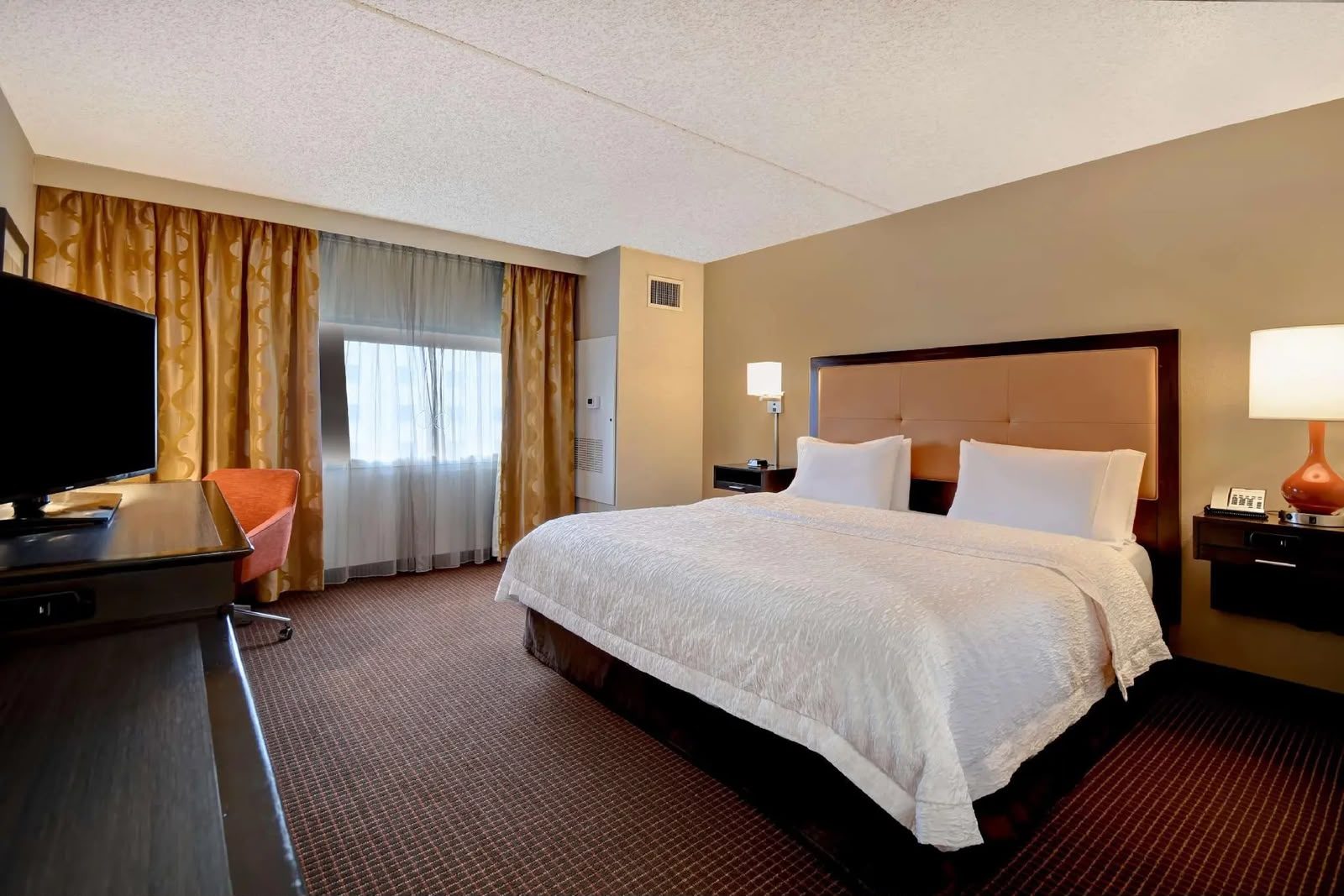 غرفة Hampton Inn NY-JFK Jamaica-Queens بالقرب من مطار جون إف كينيدي