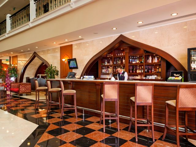 مطعم كراون Crowne Restaurant